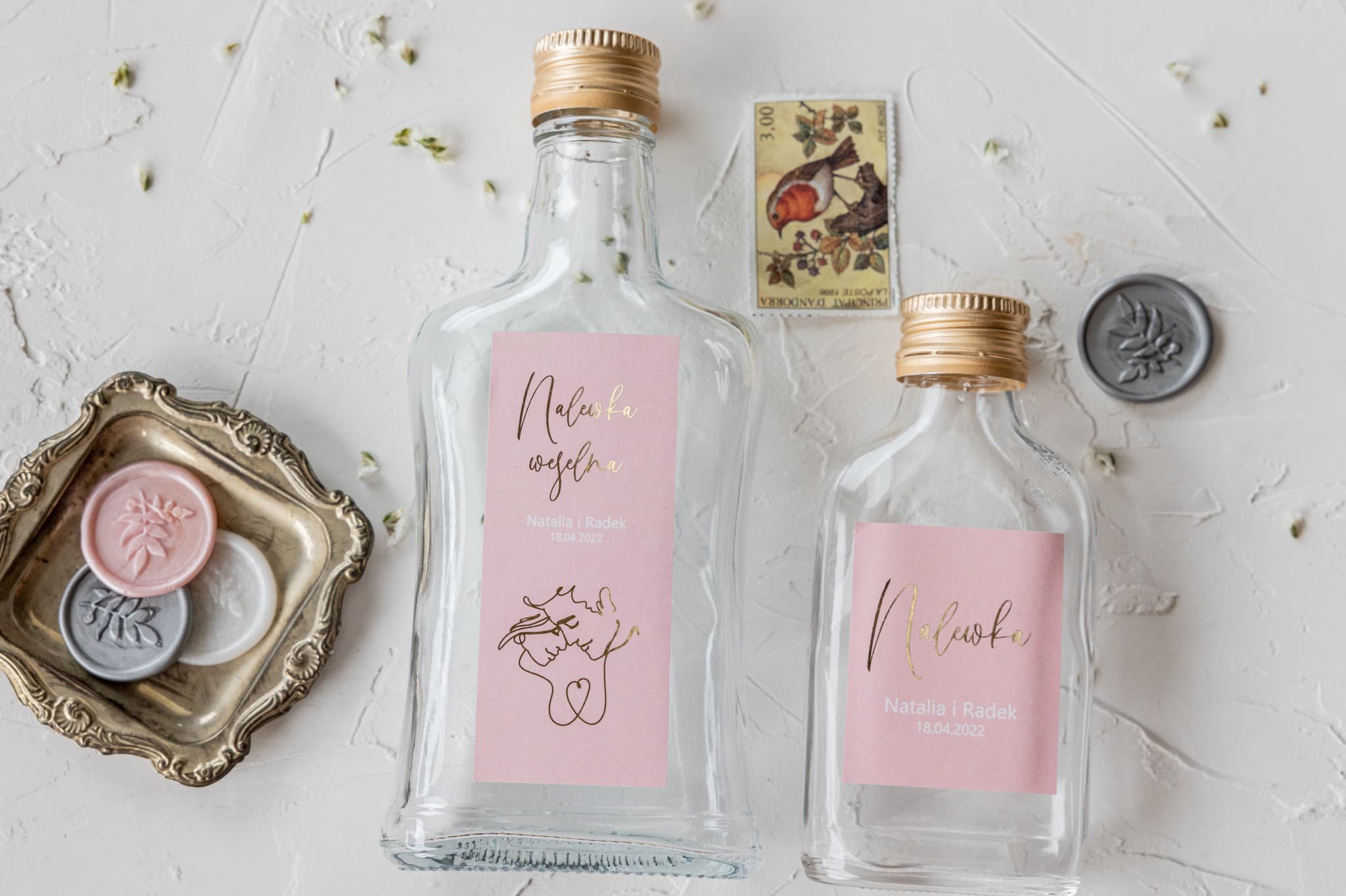 Botellita personalizada para licores de boda estilo elegante rosa y oro