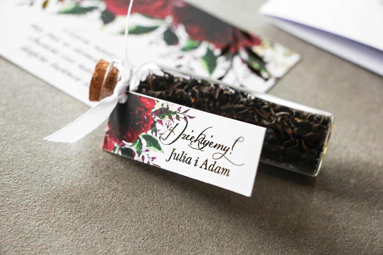 Ringraziamenti per Ospiti Rubino n. 3 – Bottigliette Dorate con Tè