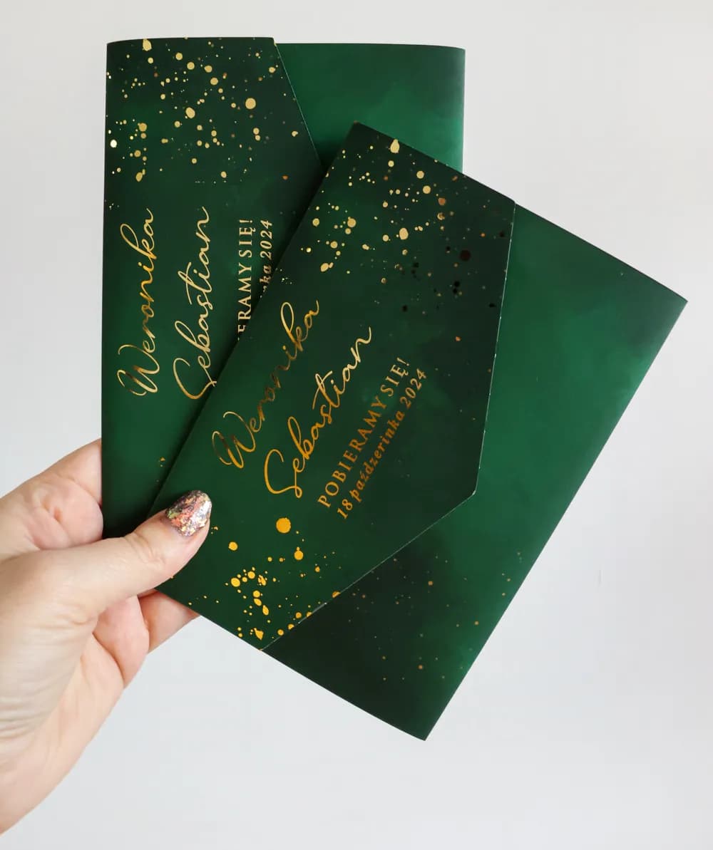 Jadeit No. 9 Glamour Wedding Invitations in Bottle Green with Striking Gold Foiling