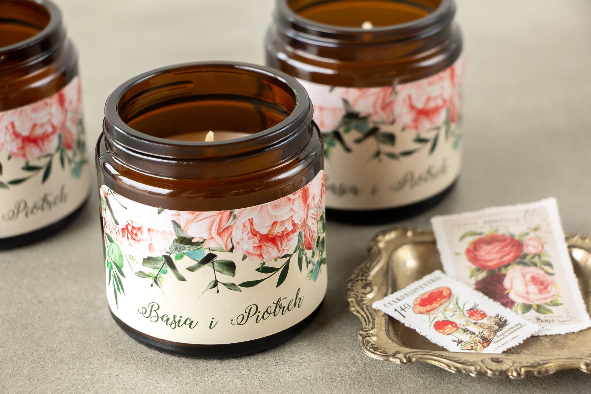 Bougies artisanales en pot ambré avec motif floral pour mariage