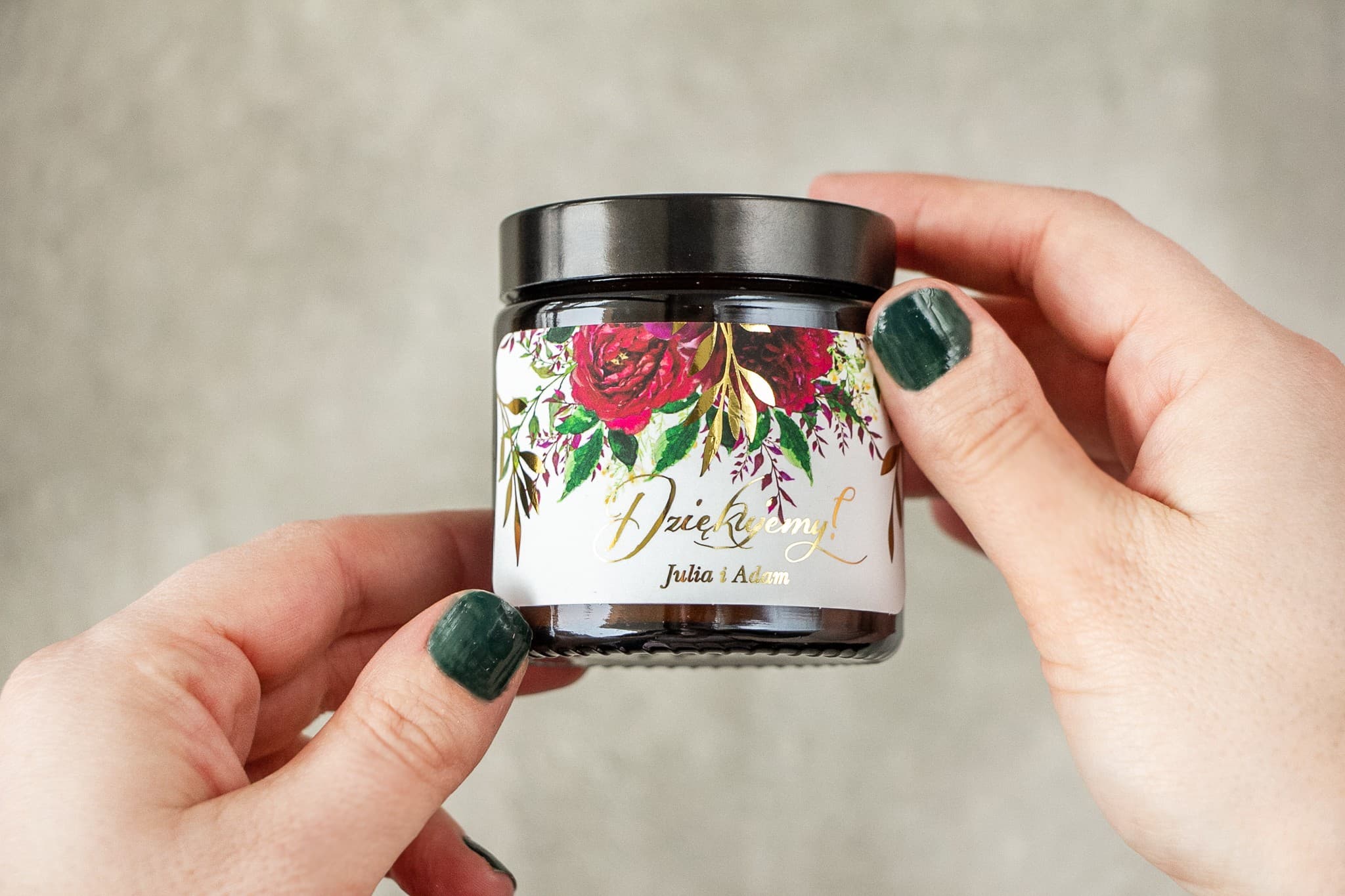 Cadeau de remerciement pour invités avec pivoines et dorure