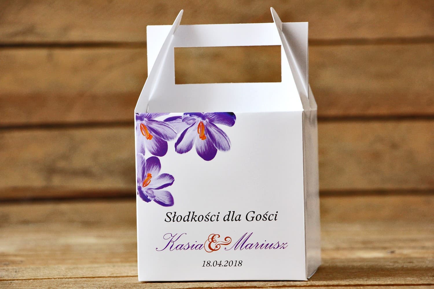 Cajas para tarta con crocus violeta y personalización | Embalaje para dulces de boda | Flores Pintadas nº 10