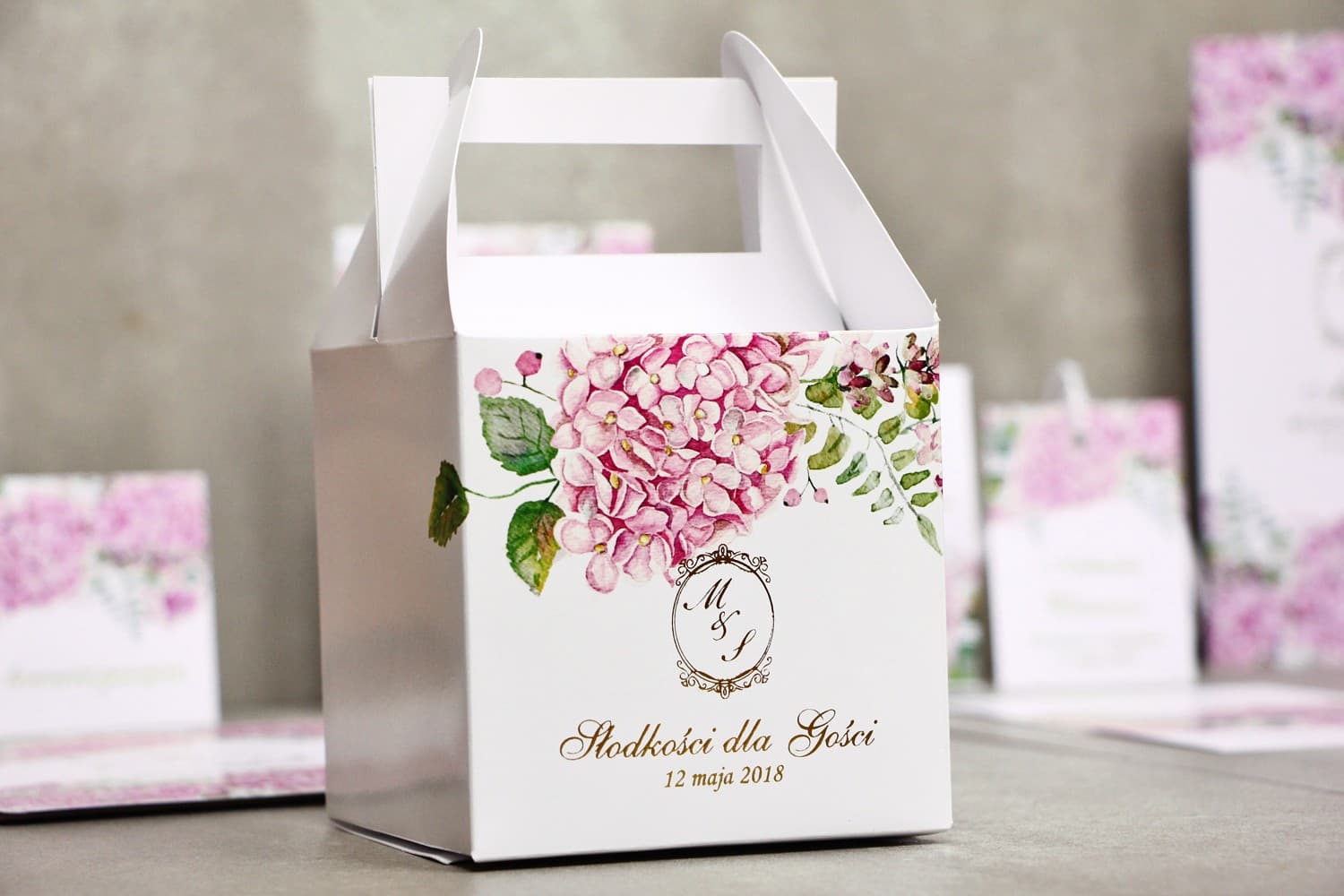 Caja Rosa con Hortensias Dorada, Personalizada | Cajas para Tarta de Boda | Sorento nº 6