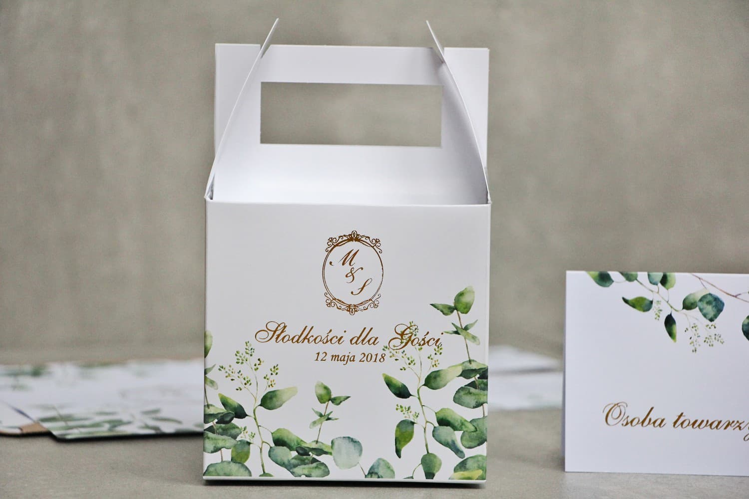 Caja Dorada para Tarta con Eucalipto y Asa | Cajas Personalizadas para Dulces de Boda | Sorento nº 9