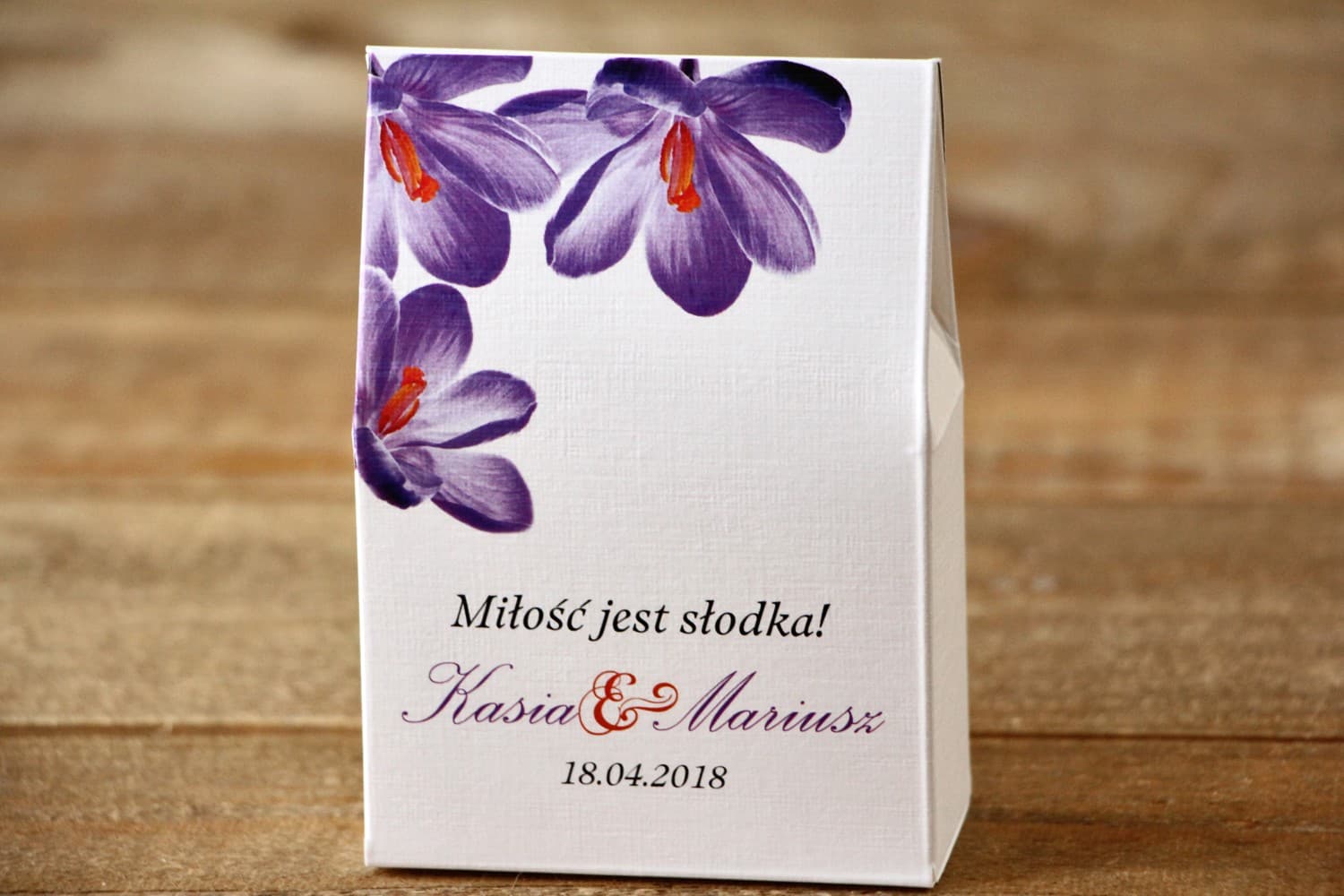 Cajitas de agradecimiento para invitados flores violetas crocus | Dulces detalles de boda | Flores Pintadas nº 10