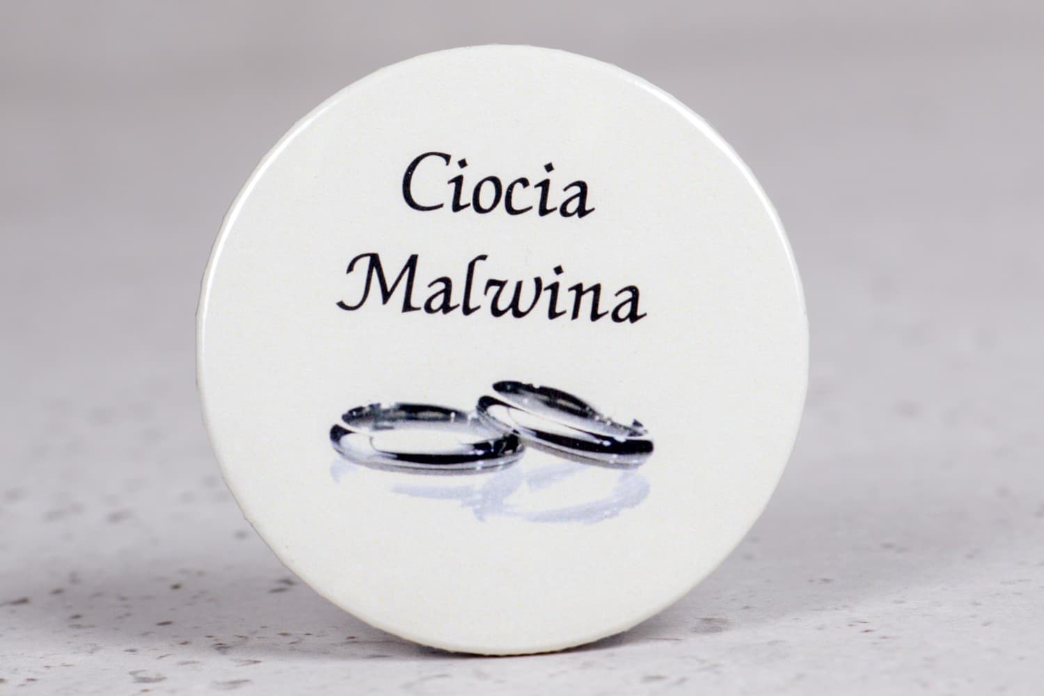 Elegantes Chapas de Boda Ecru con Alianzas | Identificadores para Invitados | Arte nº 2
