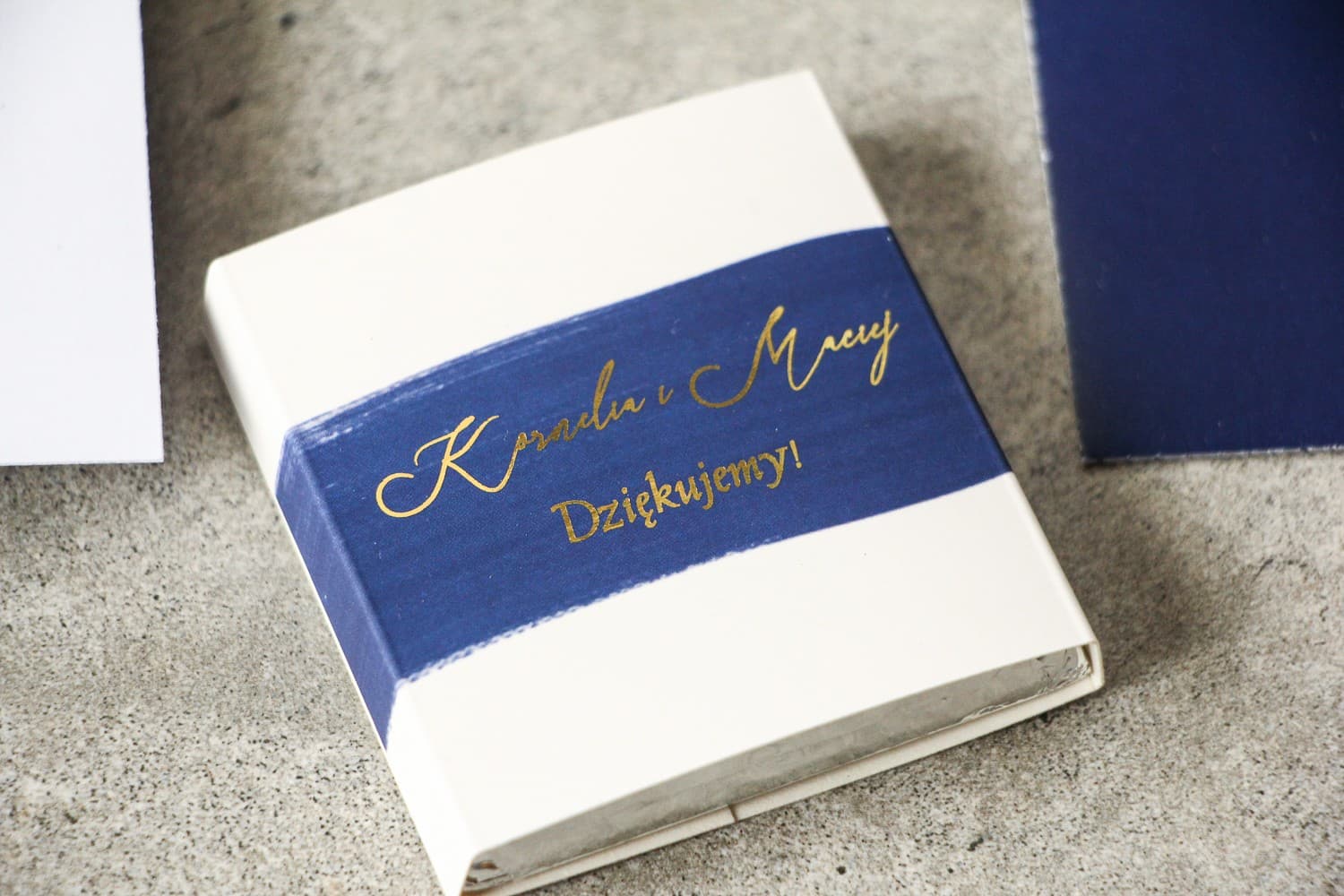 Chocolatinas de Boda Acuarela Azul Marino Inscripción Dorada | Detalles para Invitados de Boda | Verte n.º 3