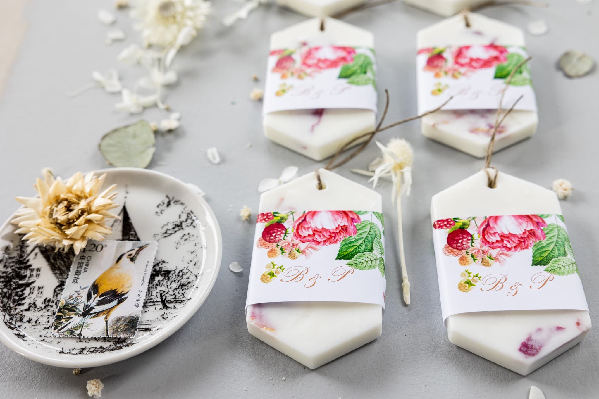 Ambientador de cera de soja artesanal con flores secas para bodas