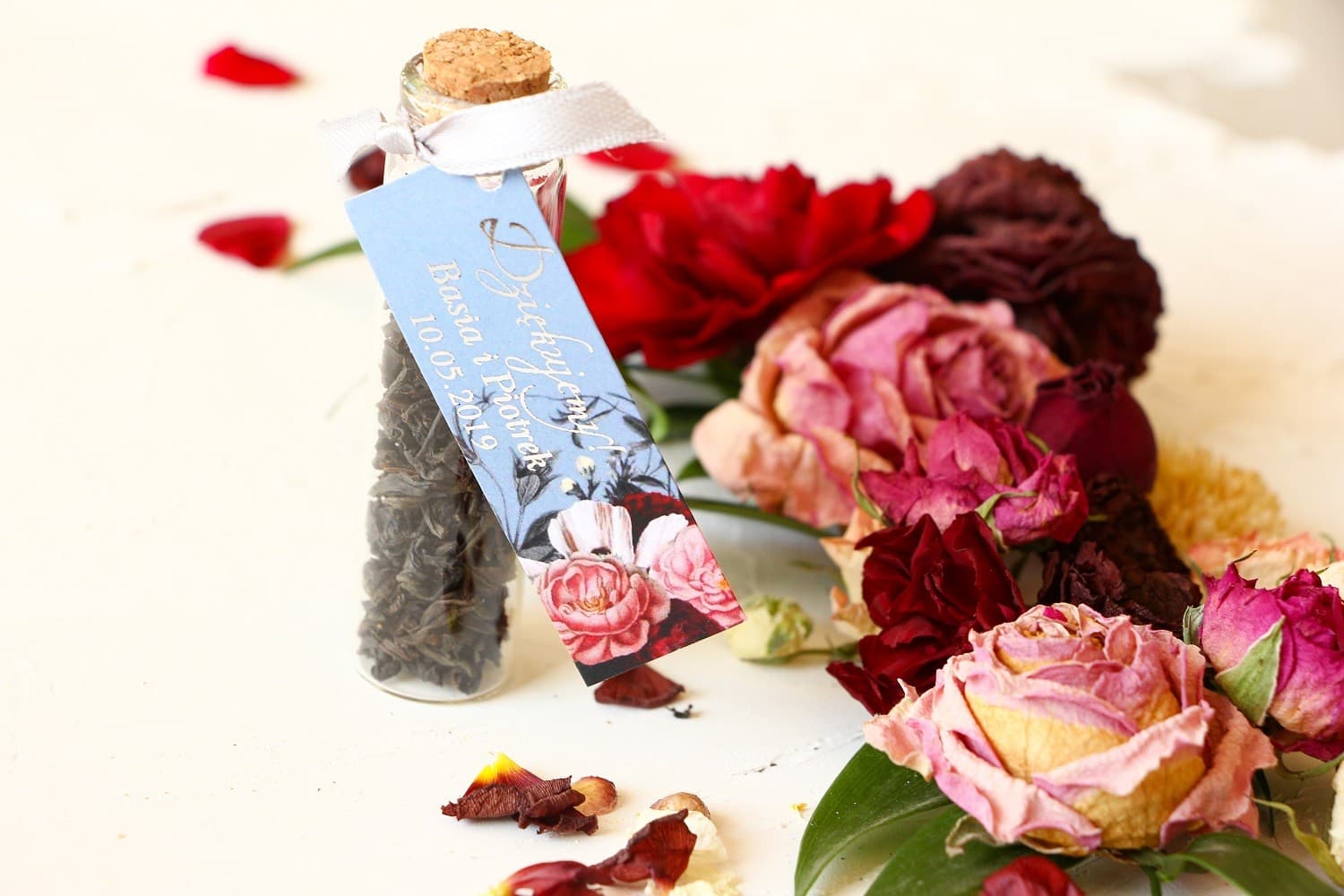 Detalles para invitados Botellitas con té | Regalos de boda con etiqueta plateada | Pastel nº 1