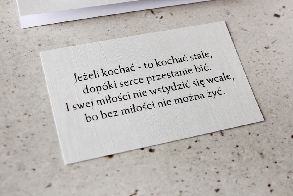 Elegante Einladungskarte auf Perlmuttpapier mit Leinenstruktur | Einleger und Infokarten zur Hochzeit | Kollektion Amaretto Perlmutt Leinen