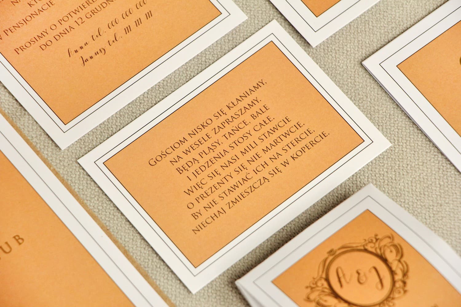 Eleganter Einleger mit Geschenkreim, orange Blumen | Karten für Hochzeitseinladungen | Sonata Nr. 8