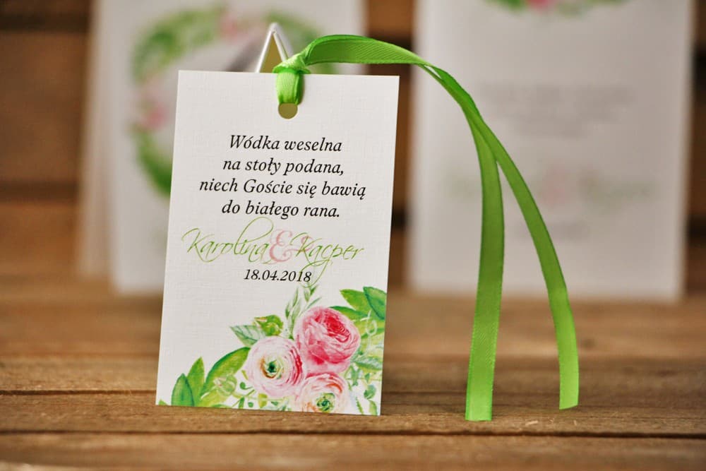 Etiquetas de Acuarela para Alcohol Ranúnculos Rosas y Verde | Etiquetas para Vodka de Boda con Texto Personalizado | Acuarela n.º 22