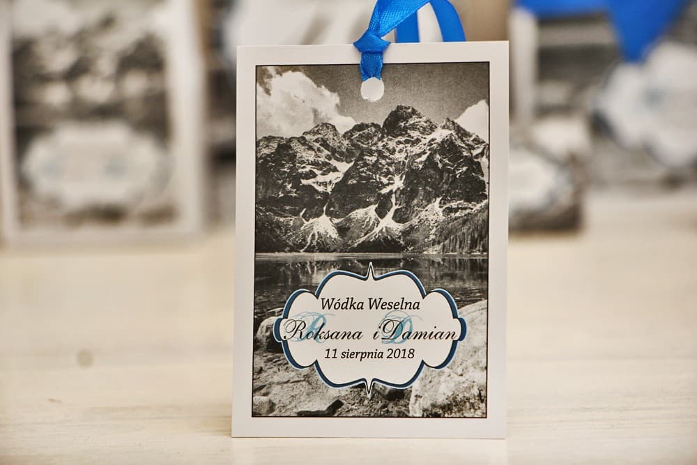 Etiquetas para Botellas con Motivo de Montaña, Paisaje Blanco y Negro | Elegantes Colgantes para Alcohol de Boda | Felicja nº 21