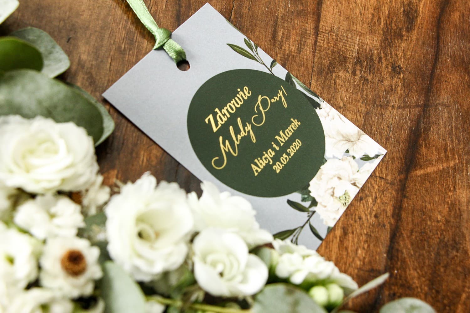 Elegantes Etiquetas para Botellas de Boda Grises con Dorado, Marcasitios de Alcohol con Peonías | Soreli nº 1