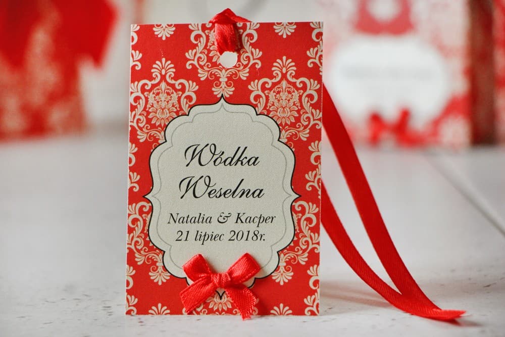 Elegantes Etiquetas con Lazo Rojo y Ornamento sobre Papel Perlado | Etiquetas para Botellas de Boda | Ornamento nº 8