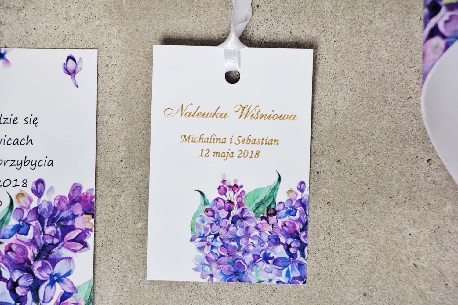 Etiquetas Doradas para Botellas con Lilas Violetas | Elegantes Etiquetas para Alcohol | Sorento n.º 11