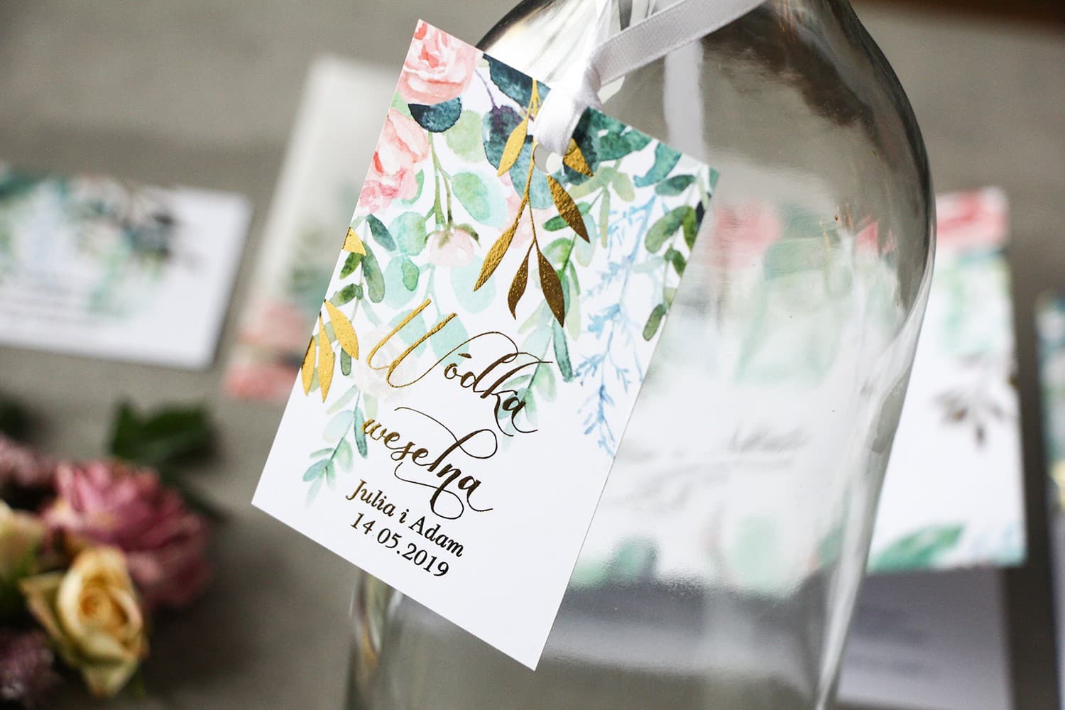 Etiquetas Colgantes Doradas con Flores Glamour | Etiquetas Personalizadas para Alcohol | Rubí nº 2