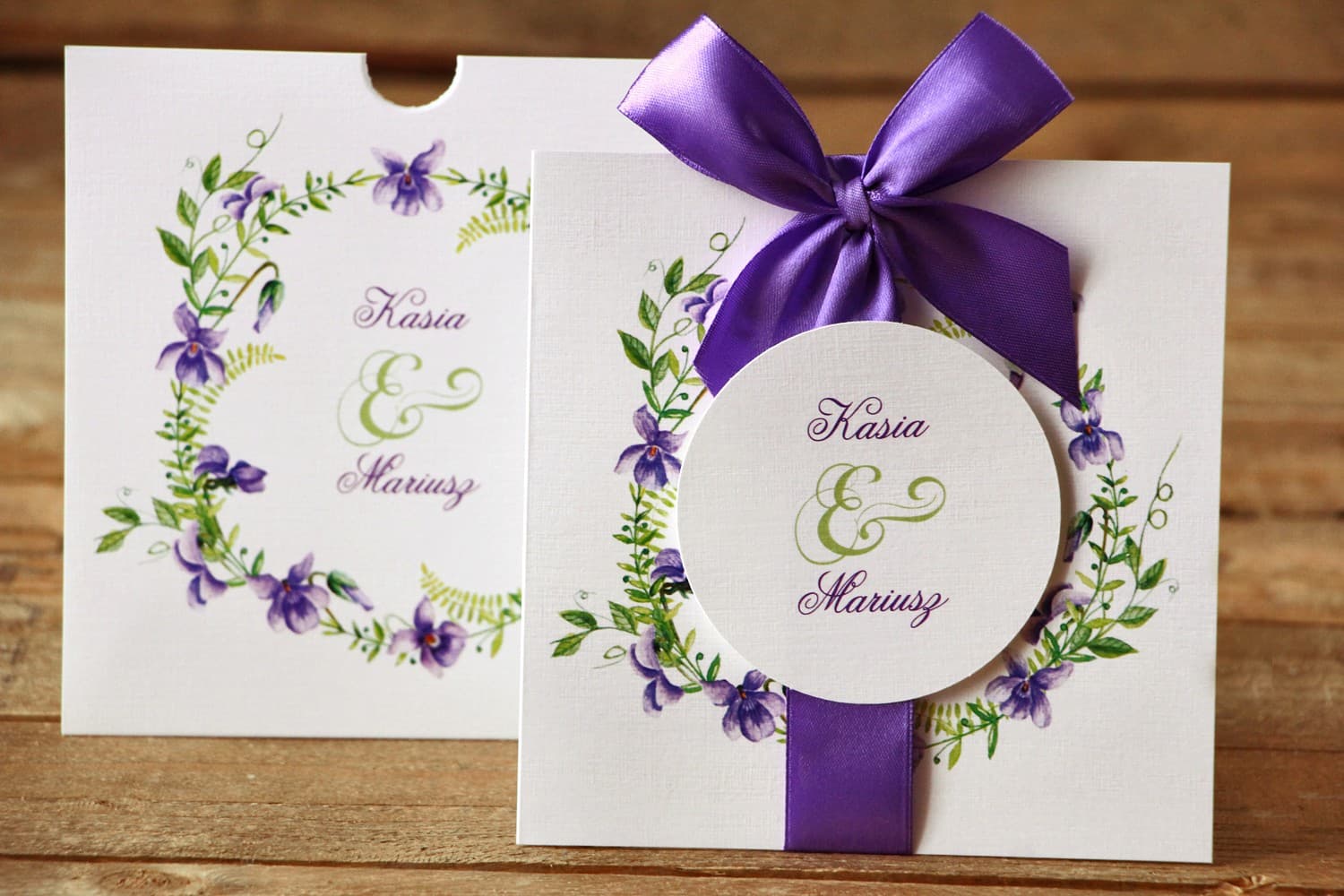 Faire-part de mariage coulissant avec motif floral de pensées Amelia Wedding