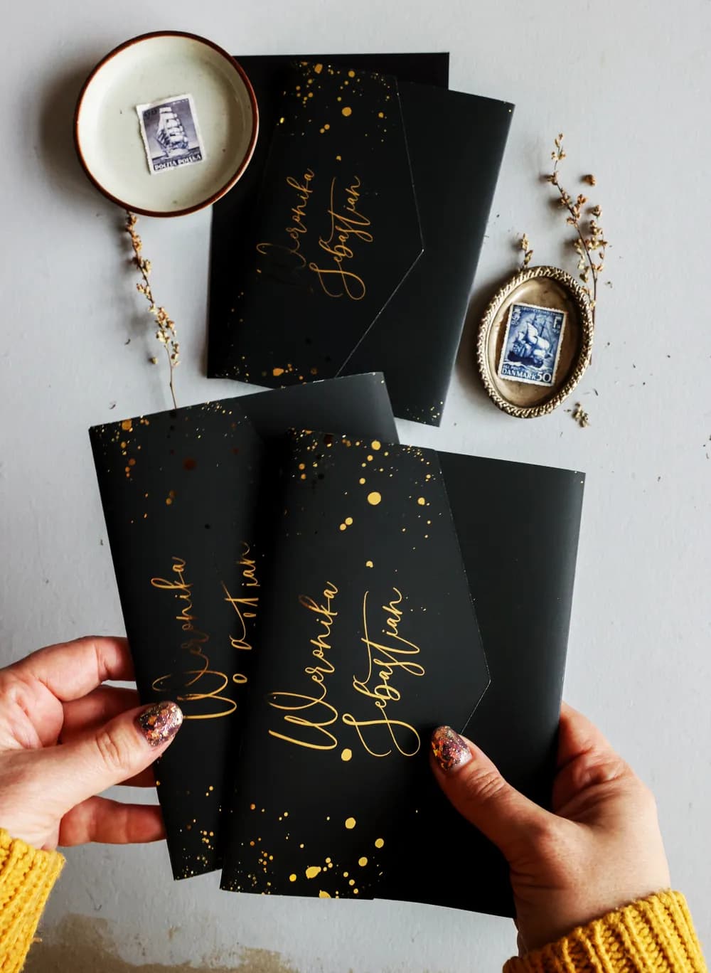 Faire-part de mariage moderne soft touch noir avec dorure Amelia Wedding