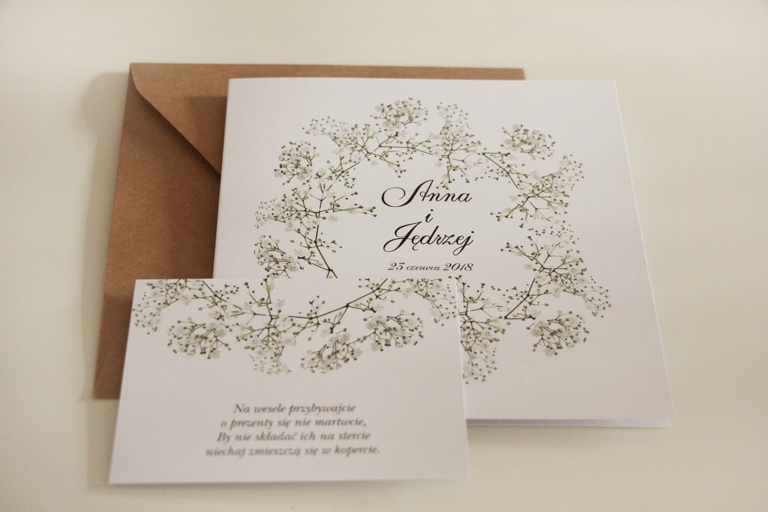 Papeterie de mariage avec motif gypsophile et enveloppe éco Amelia Wedding