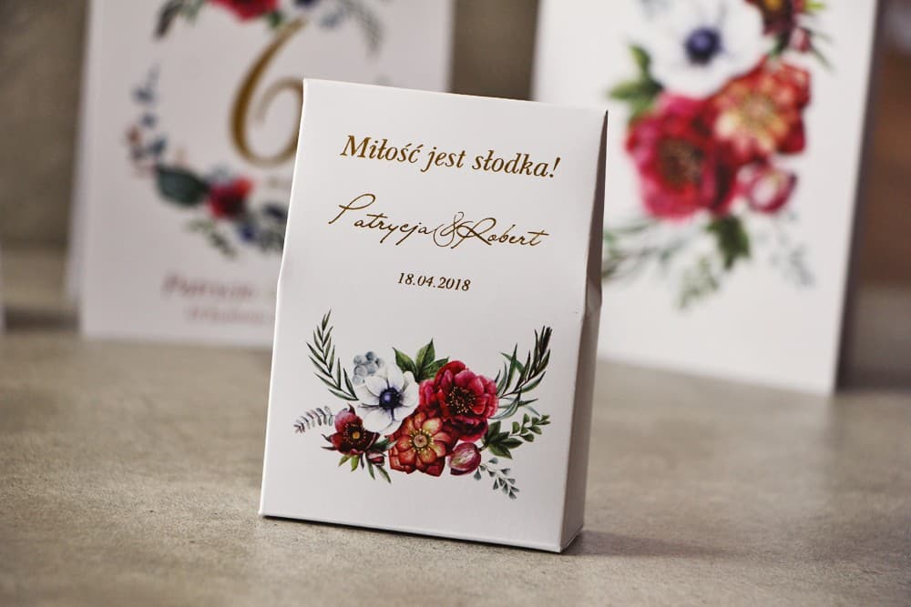 Wedding Favour Boxes with Gold Foiling and Burgundy Flowers | Sweet Wedding Gifts | Cykade No. 7