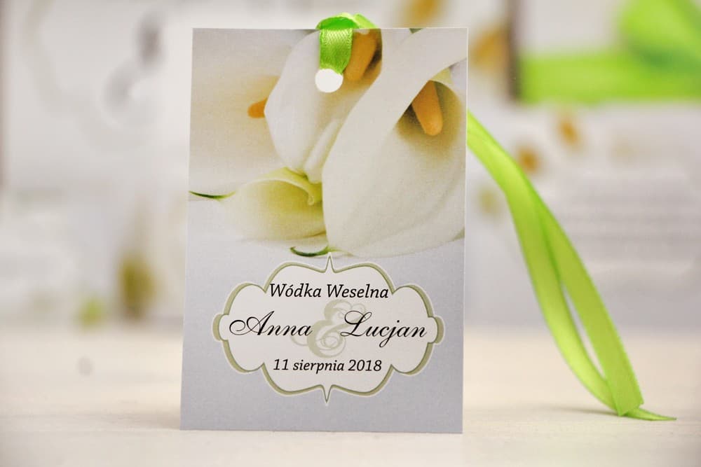 Elegante Flaschenanhänger mit weißen Kallas, personalisierte Sprüche | Anhänger für Hochzeitsspirituosen | Felicja Nr. 5