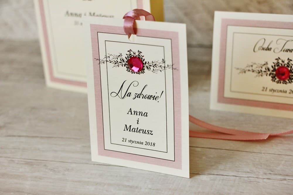 Elegante Flaschenanhänger mit Spitze und Zirkonia, personalisierte Sprüche | Anhänger für Hochzeitswermut & Alkohol | Spitze Nr. 1