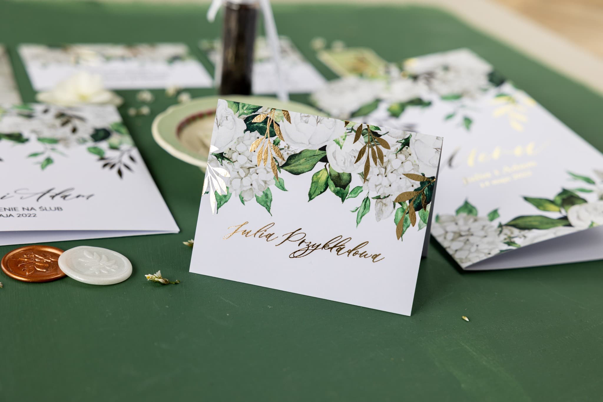 Rubin No. 11 Wedding Place Cards – Gilded Peony Motif Table Cards