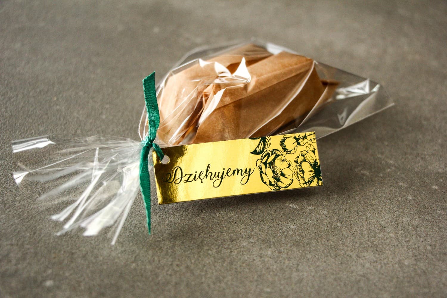 Sweet Fudge Wedding Favours with Gilded Tag | Elegant Wedding Sweets | Brilant No. 3