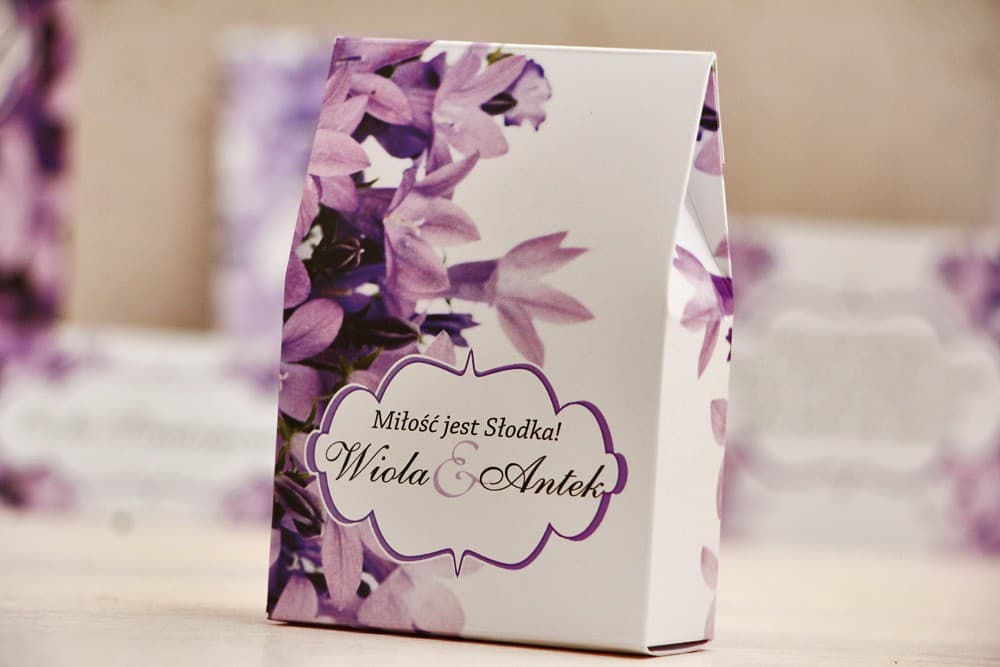 Personalisierte Gastgeschenk-Box mit Süßigkeiten und Glockenblumen-Motiv | Dankeschön für Hochzeitsgäste | Kollektion Felicja Nr. 14