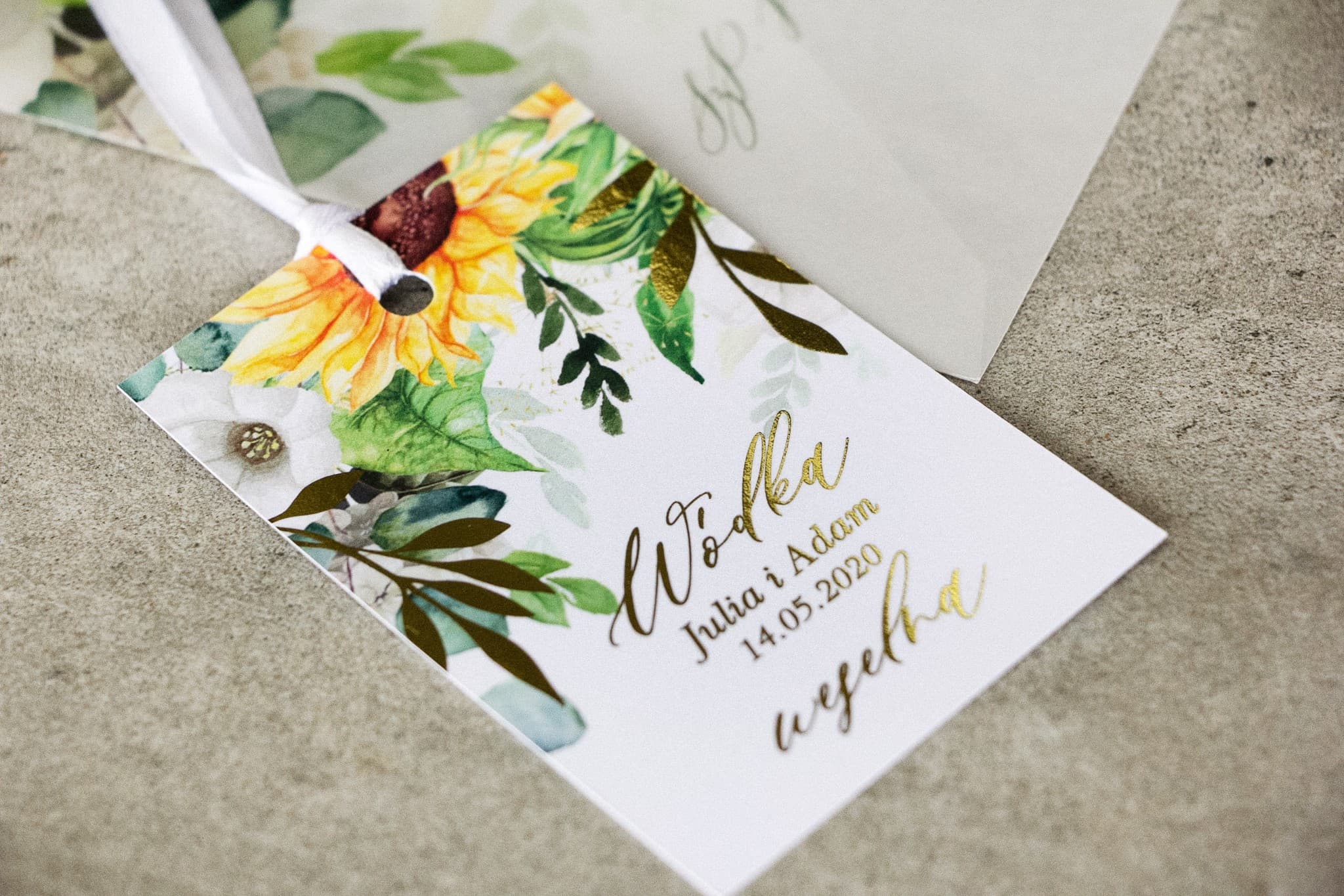 Gilded Wedding Bottle Tags Rubin No. 7 – Elegant Sunflower Design