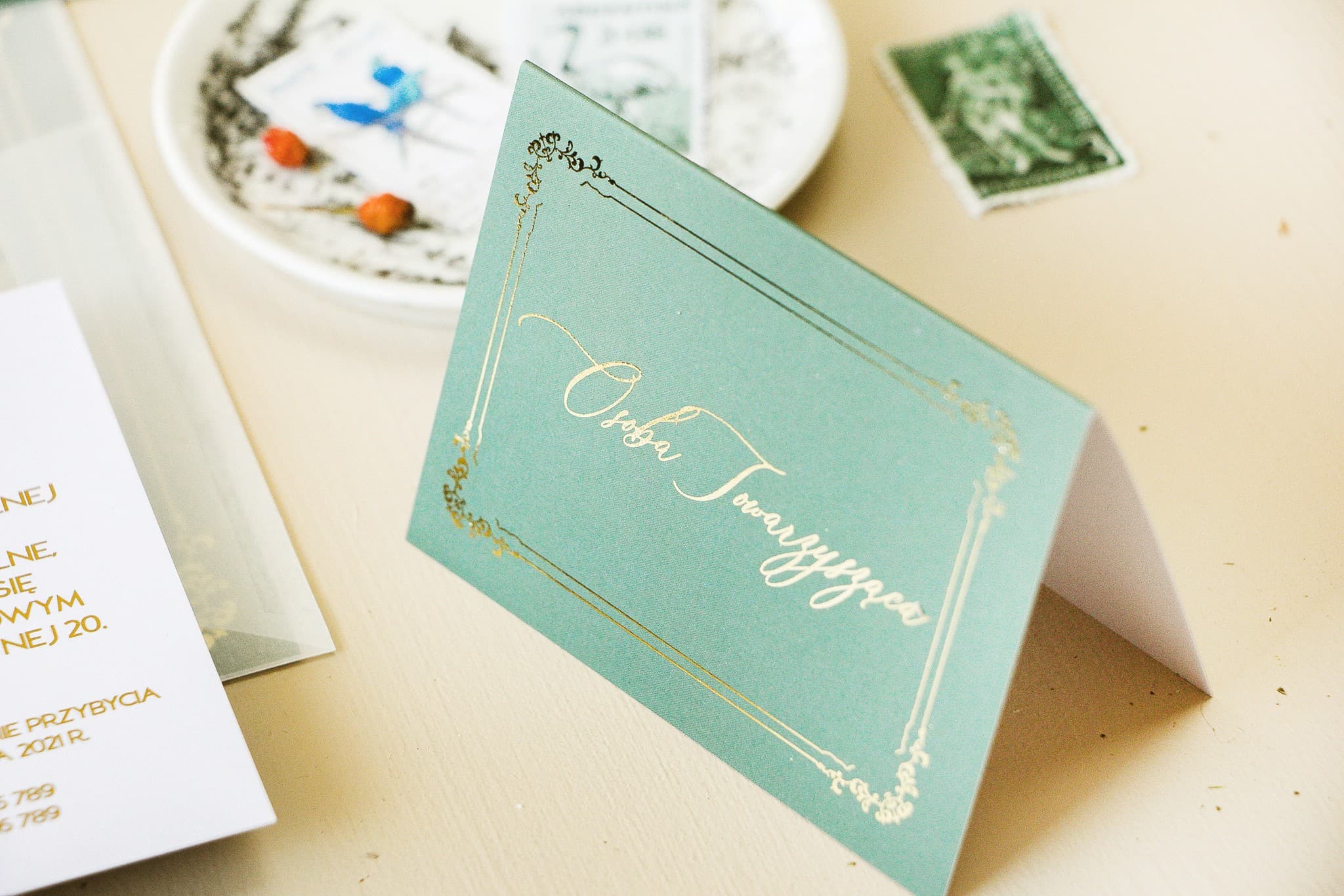 Sand No. 3 Wedding Place Cards – Gilded Table Cards with Green Border Motif