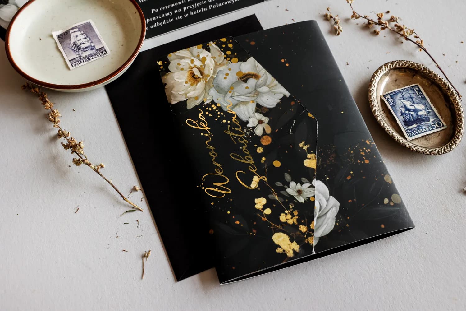 Glamour Black Wedding Invitation with White Roses and Gold Foiling – Jadeit Design 5 - 2