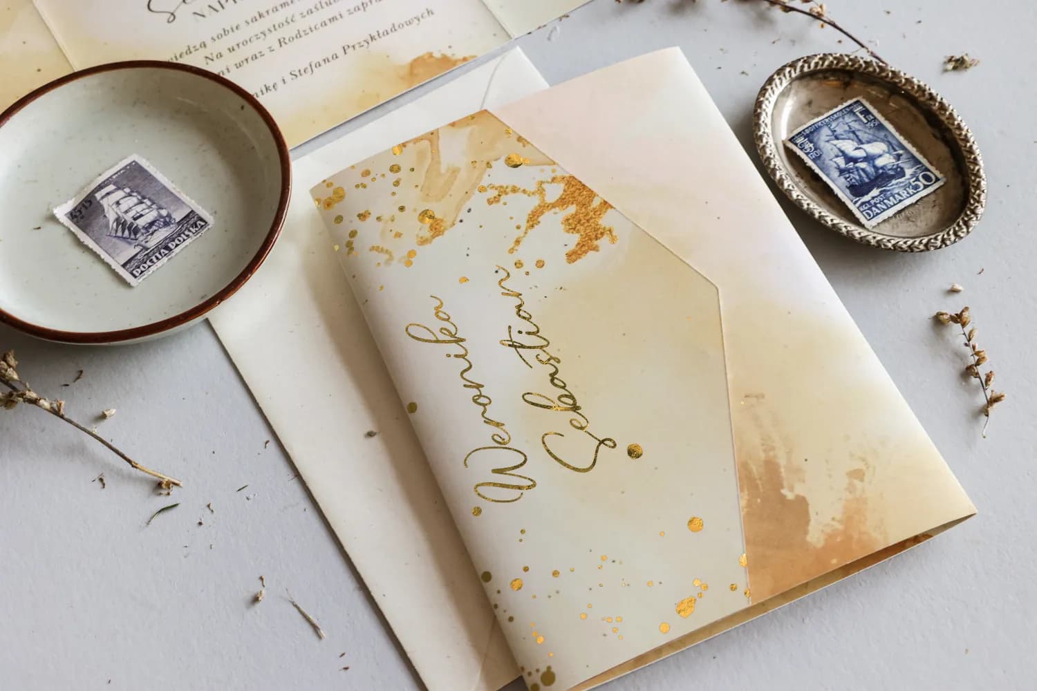 Jadeit No. 8 Glamour Wedding Invitations in Cream with Artistic Gold Foiling - 3