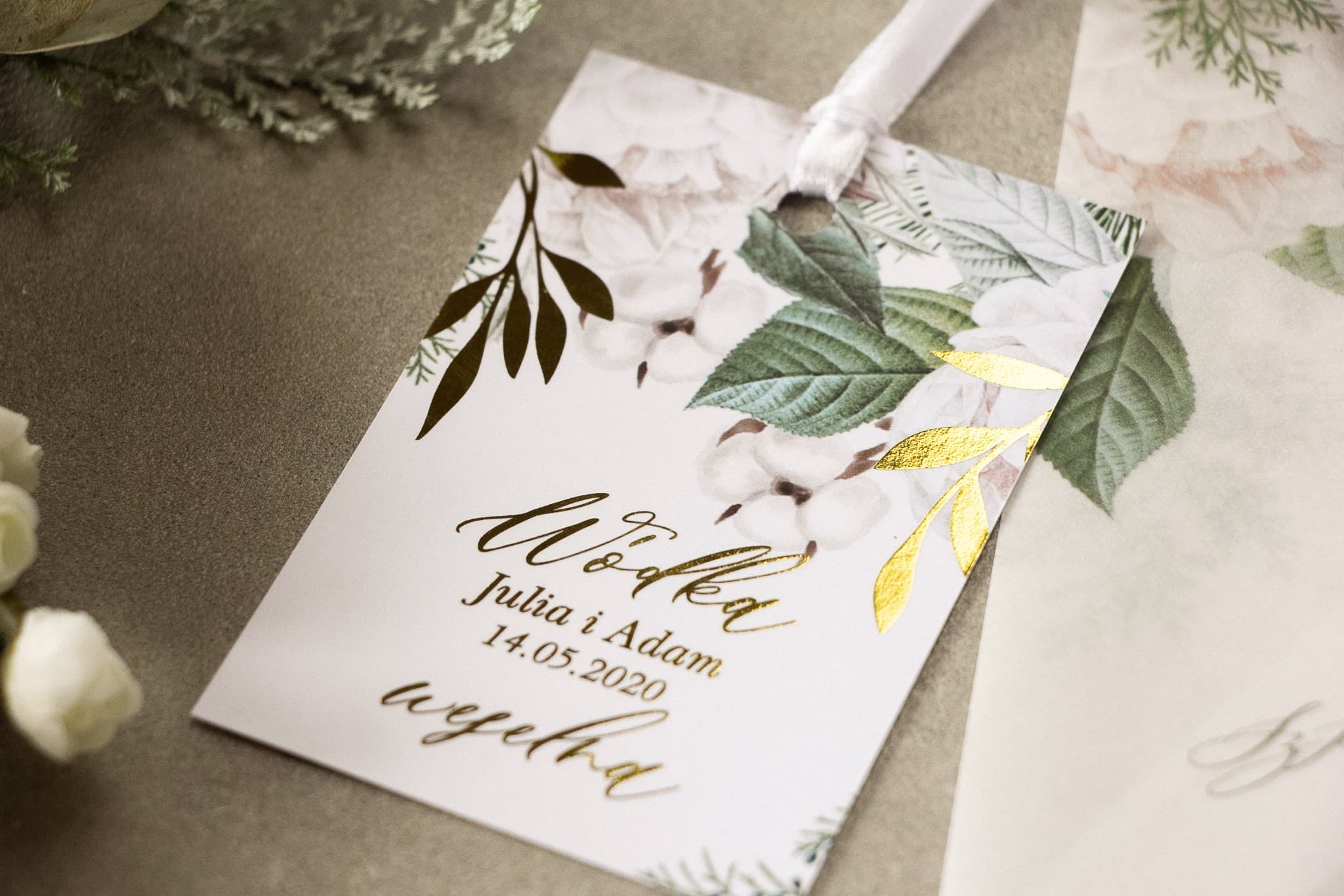 Gold Foiled Wedding Bottle Tags Rubin No. 6 – Elegant Foliage Design