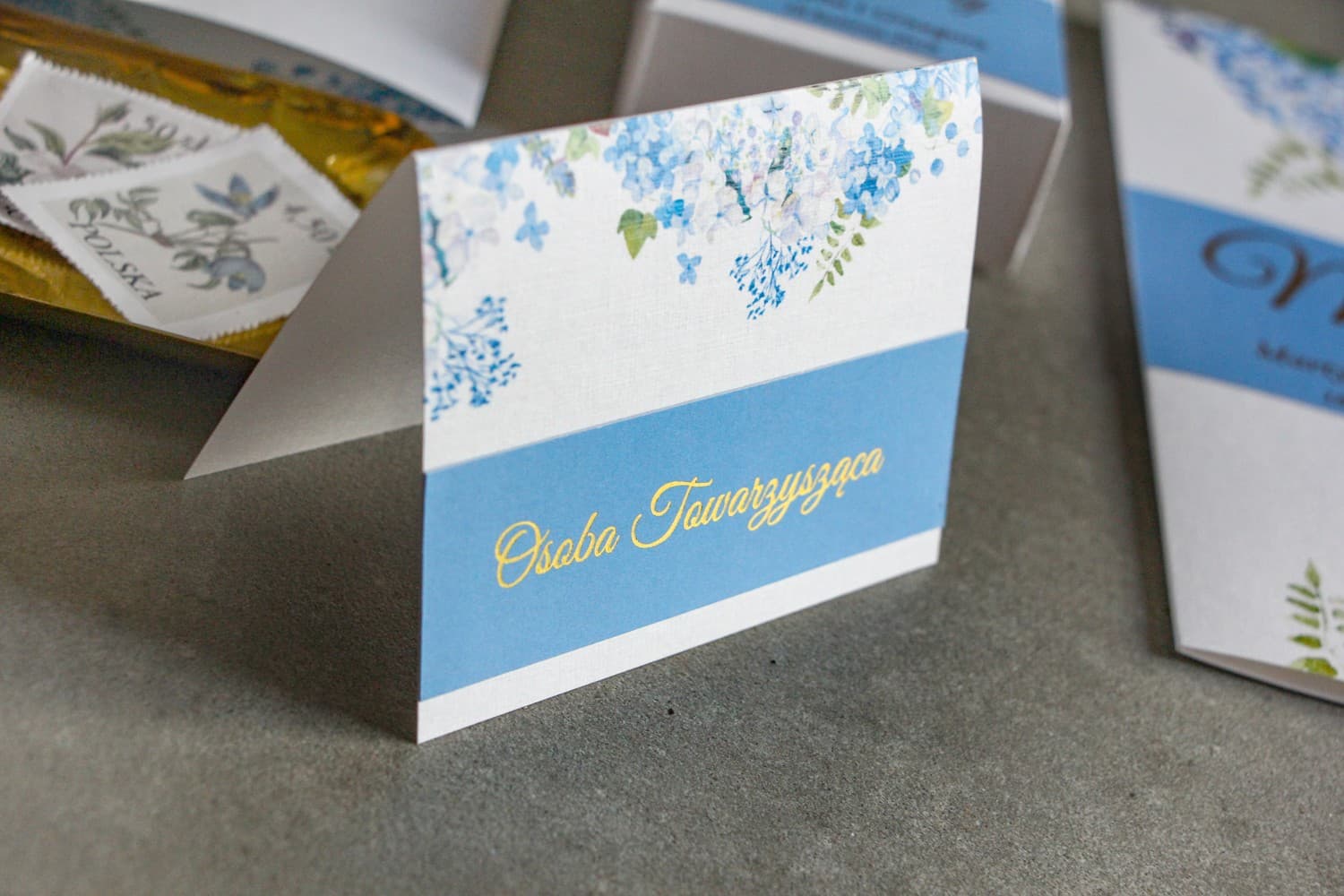 Lotaro No. 1 Wedding Place Cards – Gold-Foiled Name Cards with Blue Hydrangea