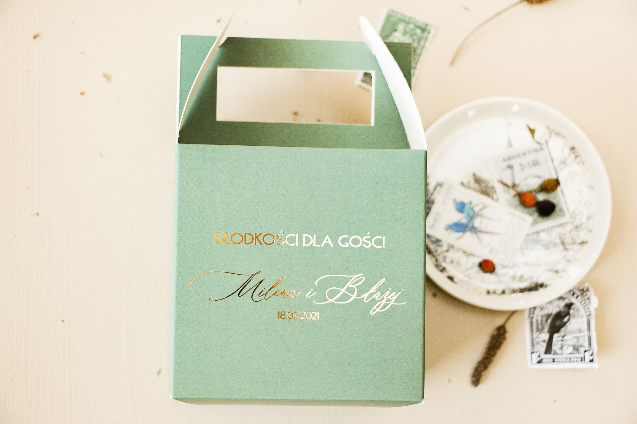 Elegant Green and Gold Wedding Cake Boxes | Personalized Favours | Sand Design 3