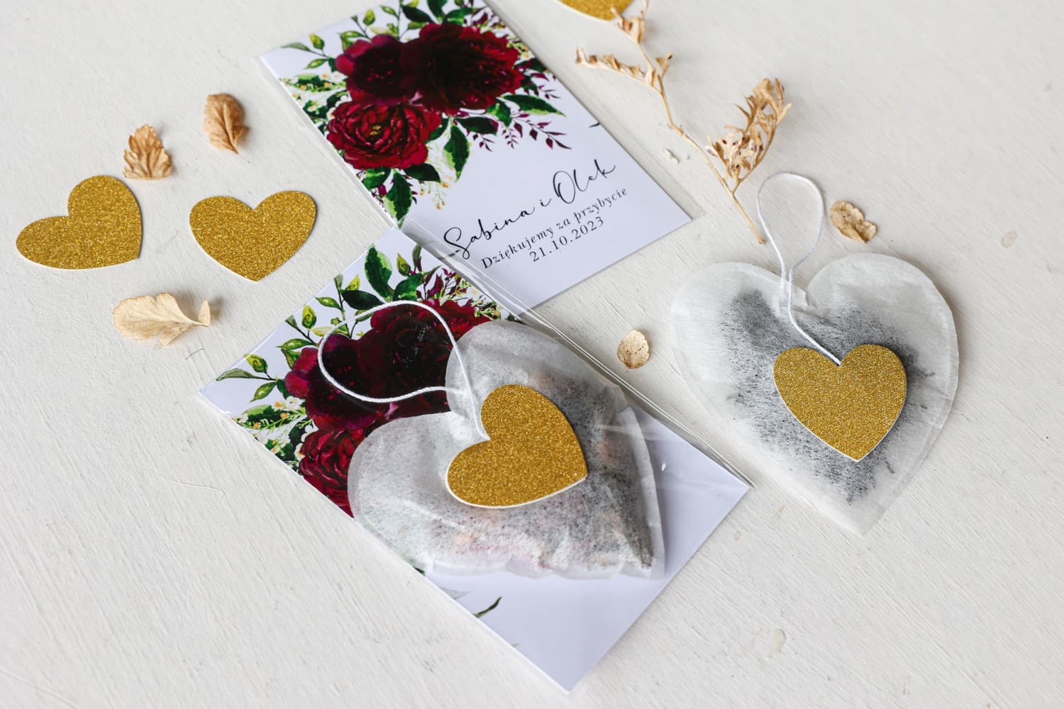 Wedding Favour Heart-Shaped Tea with Burgundy Flowers and Gilding | Rubin Design 3 - 3