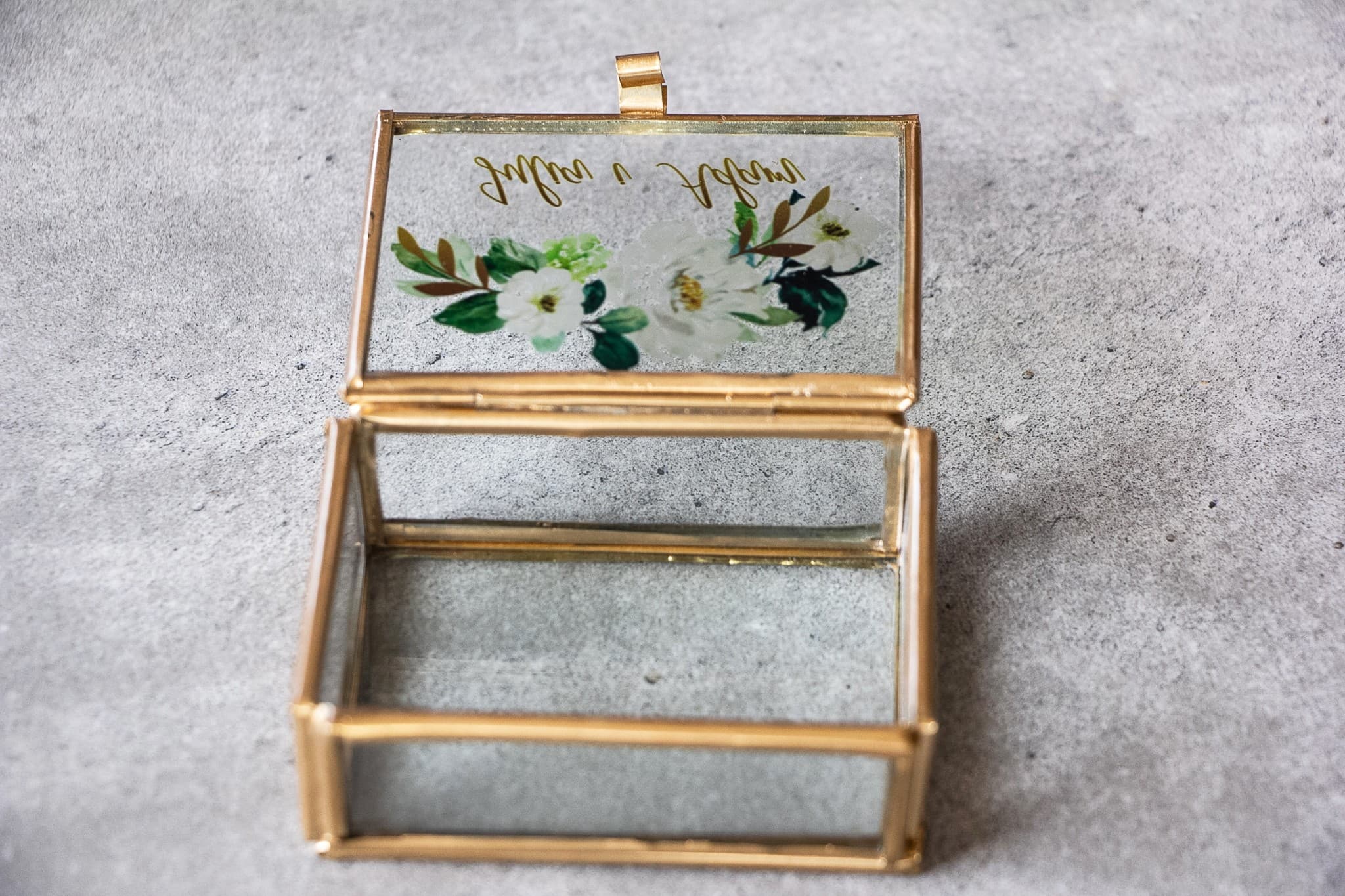 Glas-Schatulle für Eheringe Glamour Gold | Hochzeit-Ringbox mit weißen Blumen | Rubin nr 1 - 2