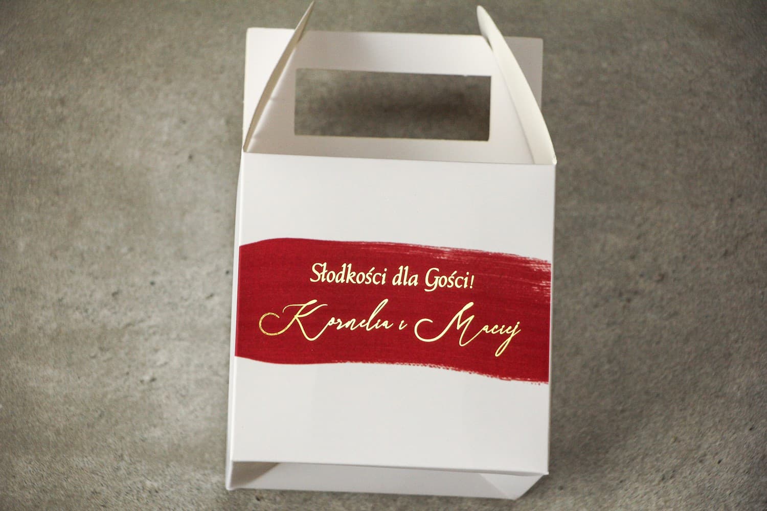 Elegante Tortenschachtel mit bordeauxrotem Aquarell | Personalisierte Verpackung für Hochzeitskuchen | Verte Nr. 1