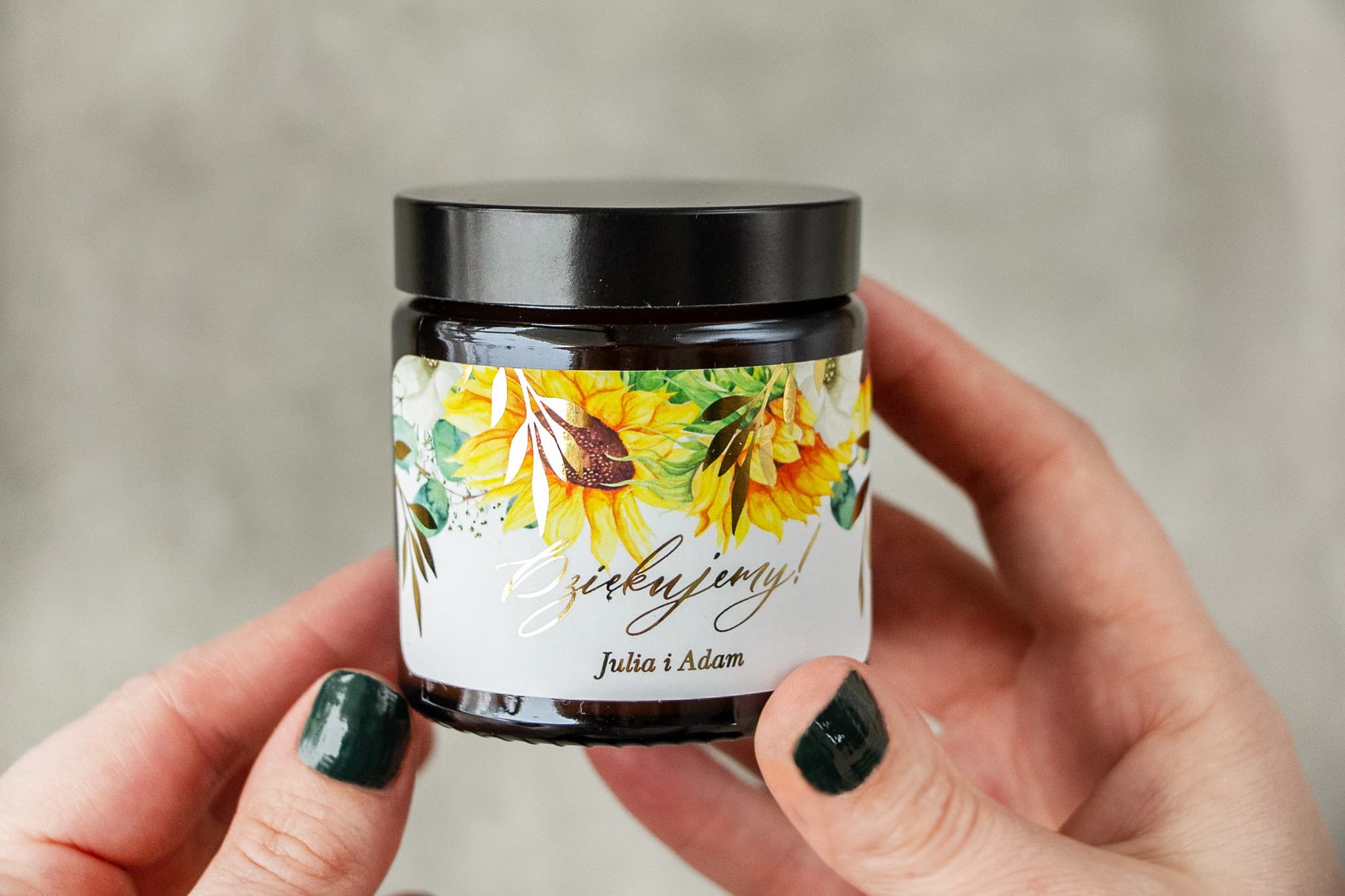 Sojakerze Rubin Nr. 7 – Goldfolierte Sonnenblumen und Gastgeschenk