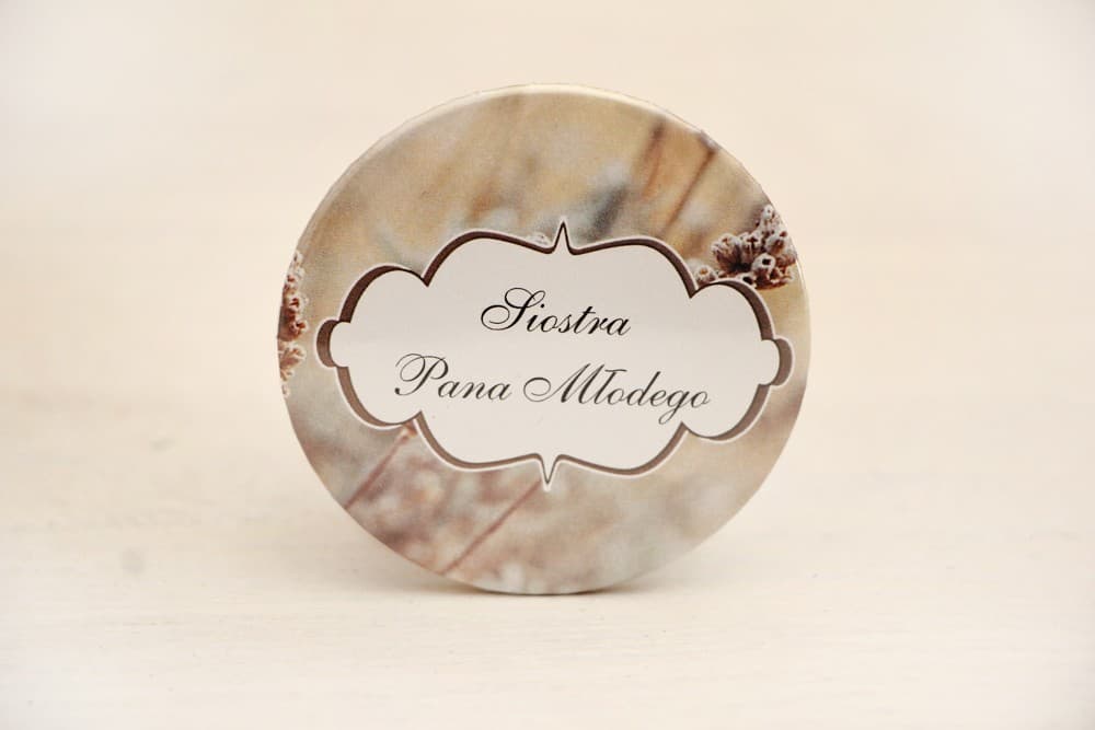 Hochzeits-Buttons Winter-Beige mit Gras, Platzkarten, Gastgeschenke | Personalisierte Hochzeitsanstecker | Kollektion Felicja Nr. 10