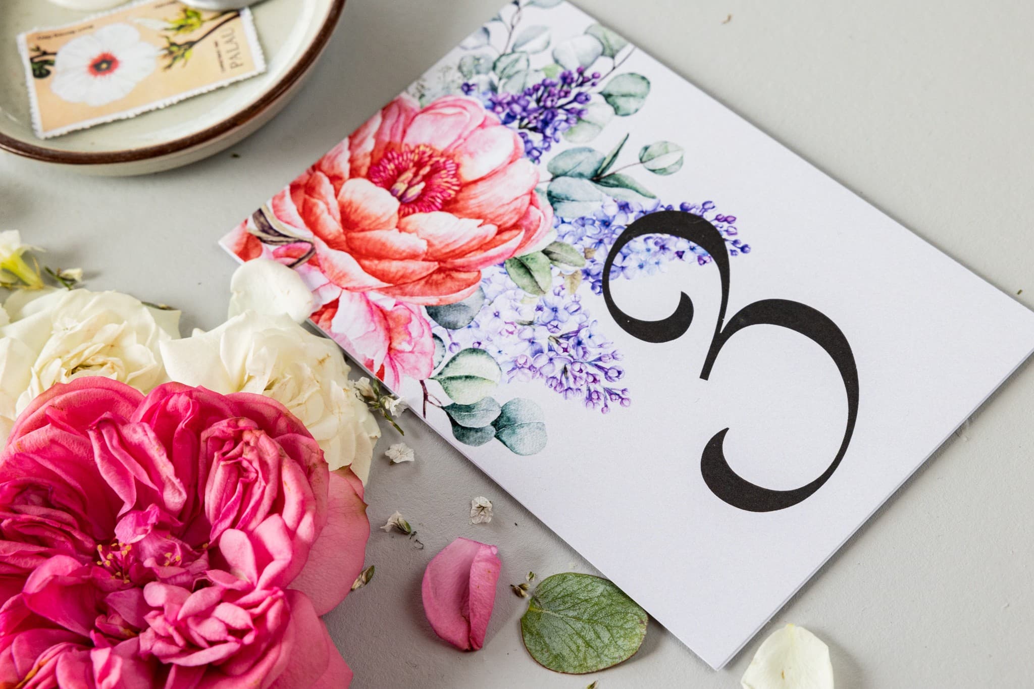 Elegante Tischnummern mit Pfingstrosen und Flieder, Puderrosa | Tischnummern Hochzeit | Soft Nr. 7