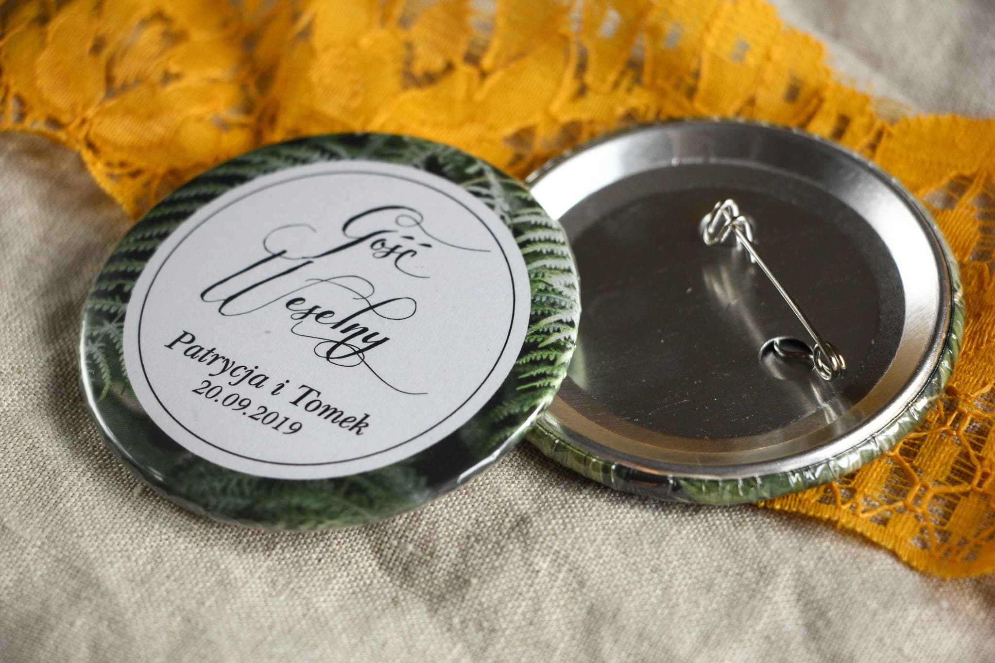 Botanische Hochzeitsanstecker mit Farn, Gastgeschenke und Platzkarten | Buttons zur Hochzeit | Botanik Nr. 1