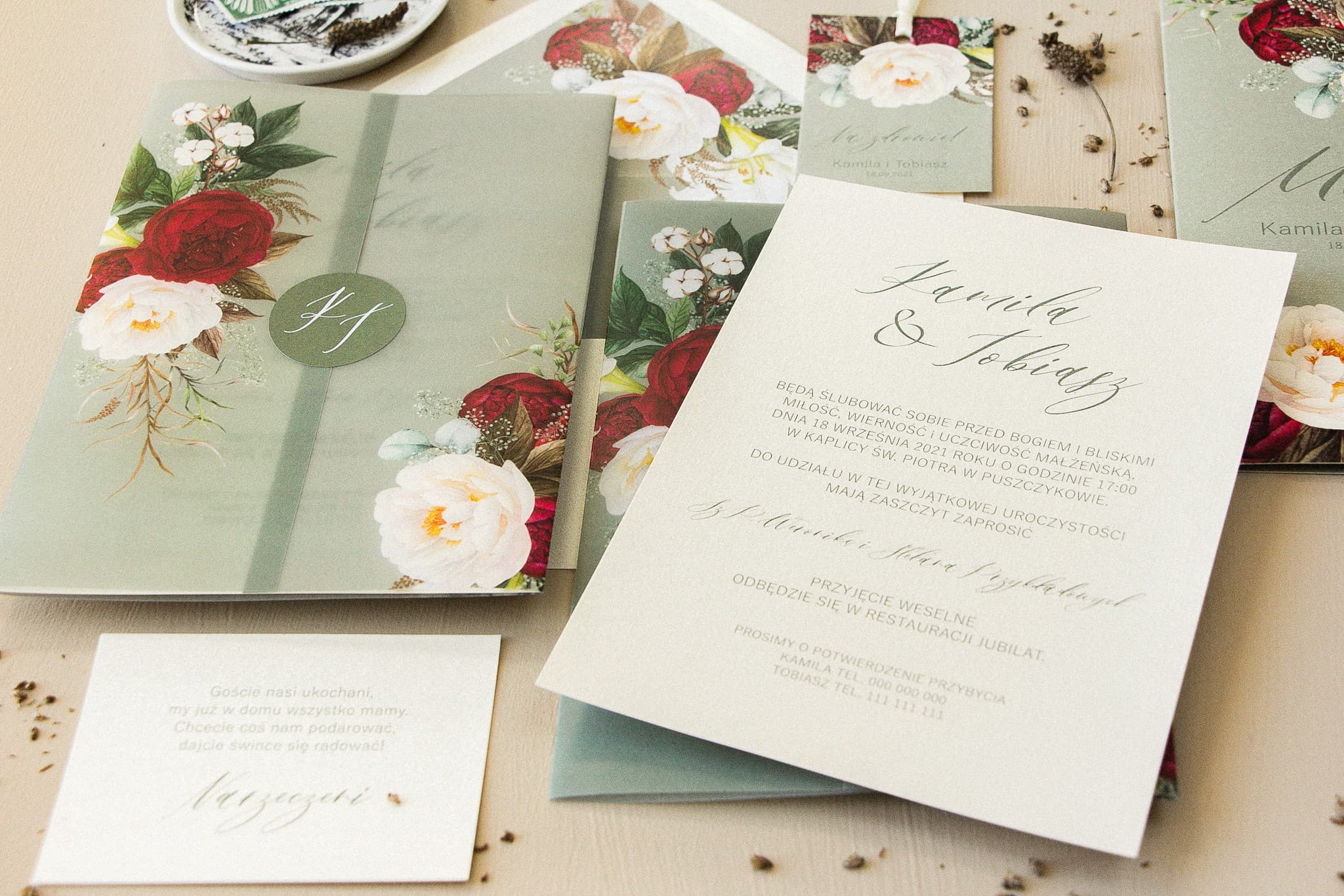 Hochzeitseinladungen mit Transparentpapier und burgunderroter Pfingstrose – Opal Nr. 9 - 2