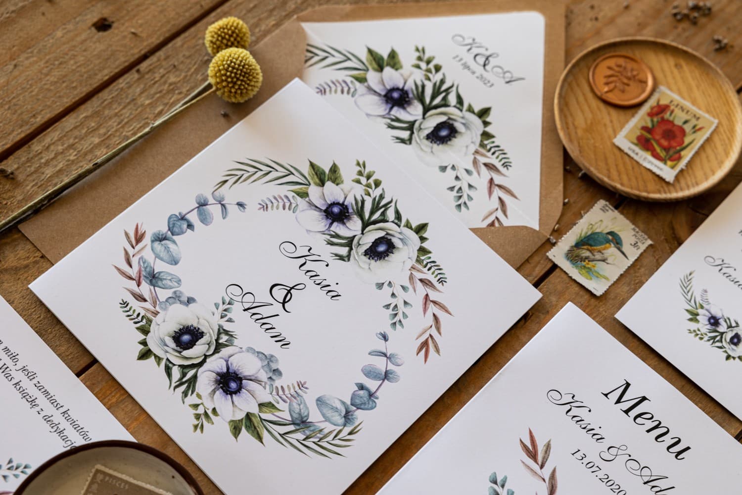 Boho Hochzeitseinladungen mit Anemonen und Kraftpapier-Umschlag – Kalia Nr. 3 - 3