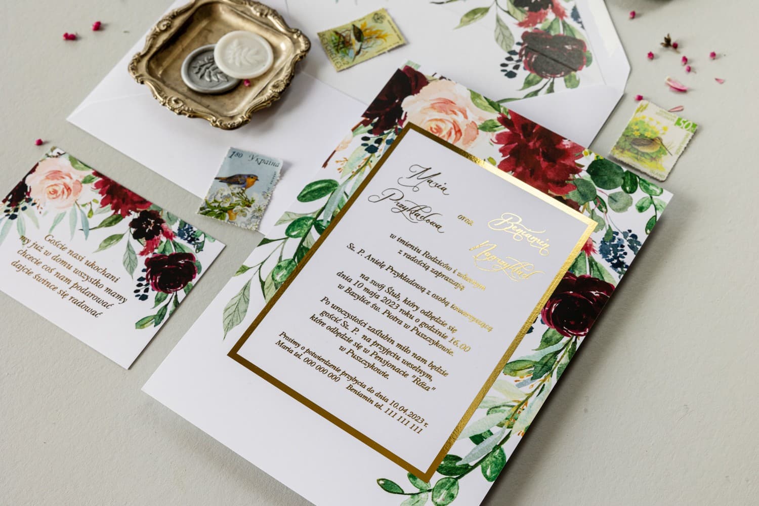 Hochzeitseinladung im Glamour-Stil mit bordouxroten Pfingstrosen und Vergoldung – Flores Nr. 2 - 3