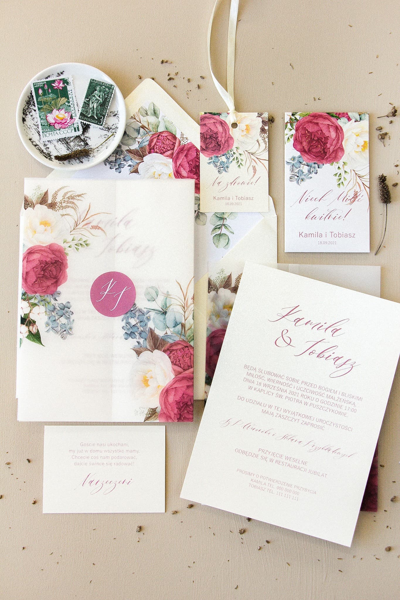 Botanische Hochzeitseinladungen mit rosa Pfingstrosen und Eukalyptus in Transparentpapier Opal Nr. 10