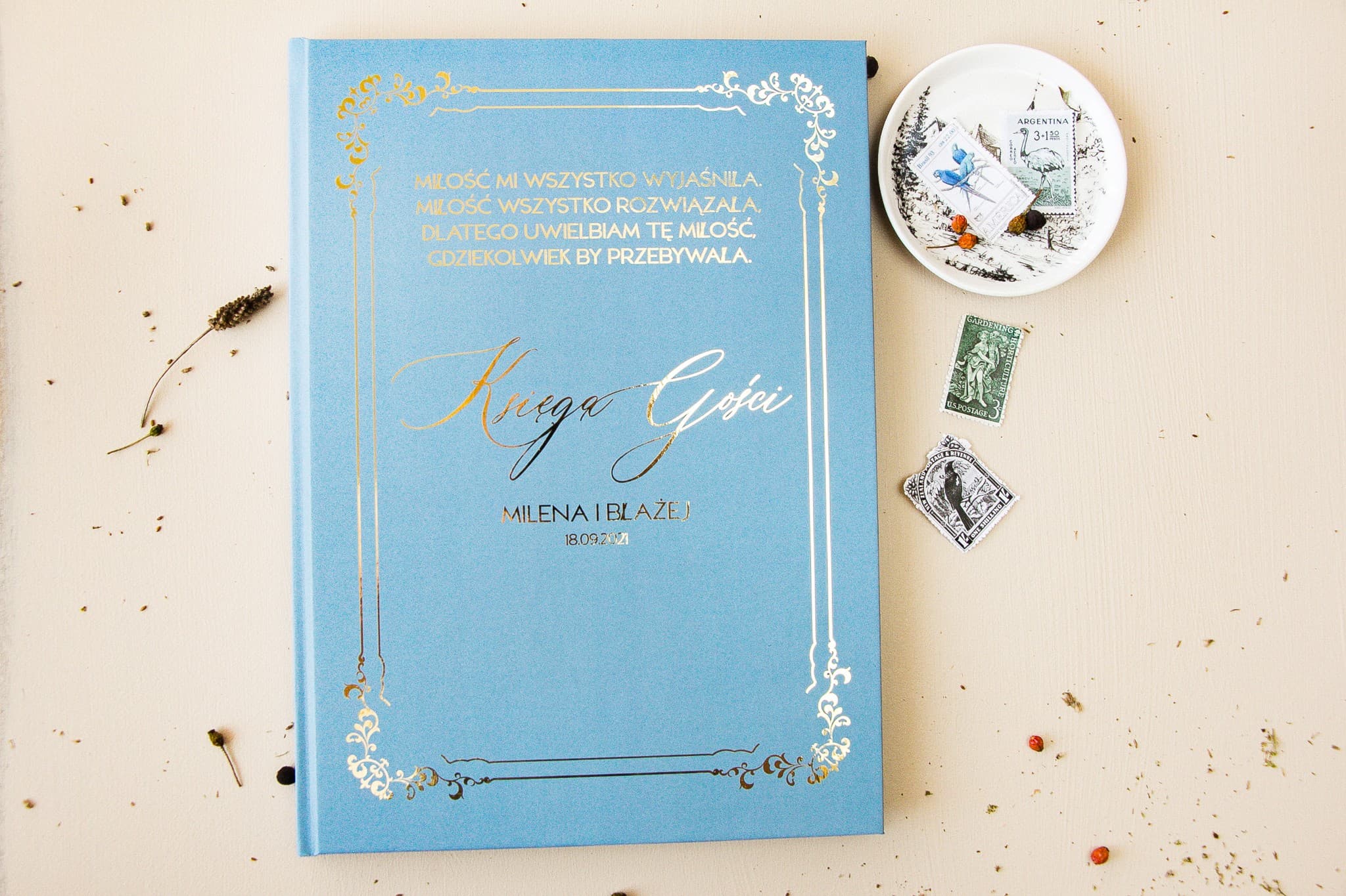 Elegantes Gästebuch Hellblau mit Goldprägung | Personalisiertes Hochzeitsgästebuch A4 | Sand Nr. 1 - 2