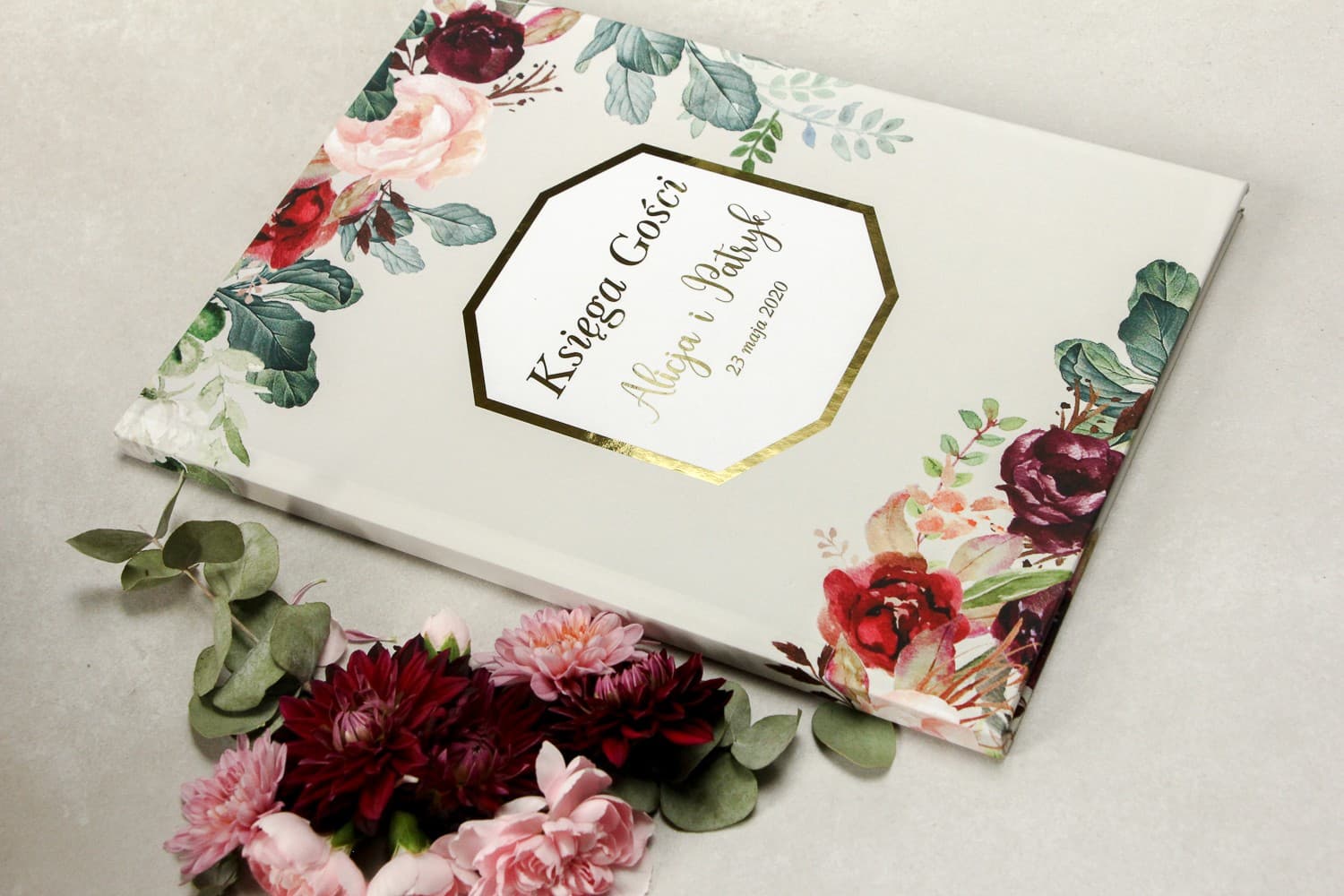 Goldgeprägtes Gästebuch mit Blumen und Namen | Personalisiertes Hochzeitsalbum | Lotus Nr. 5